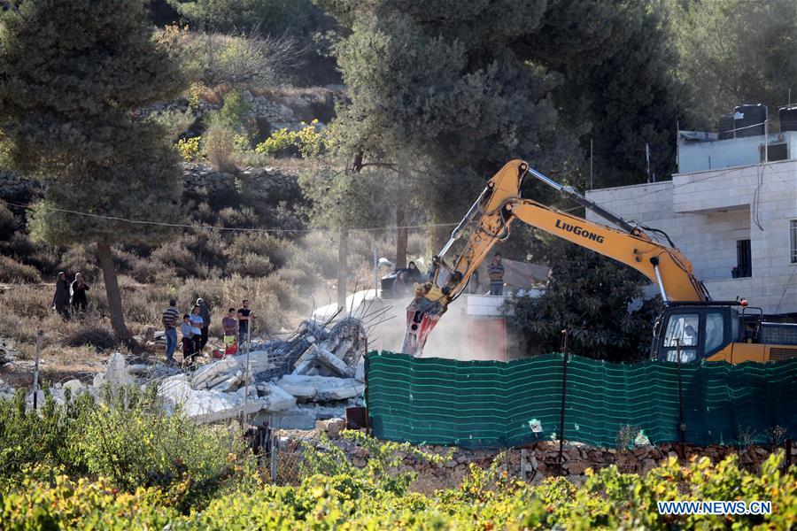 MIDEAST-HEBRON-DEMOLISHED HOUSE