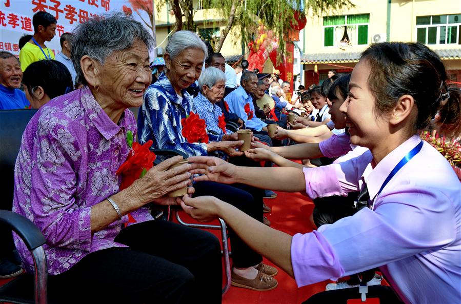 CHINA-CHONGYANG FESTIVAL-CELEBRATION (CN)