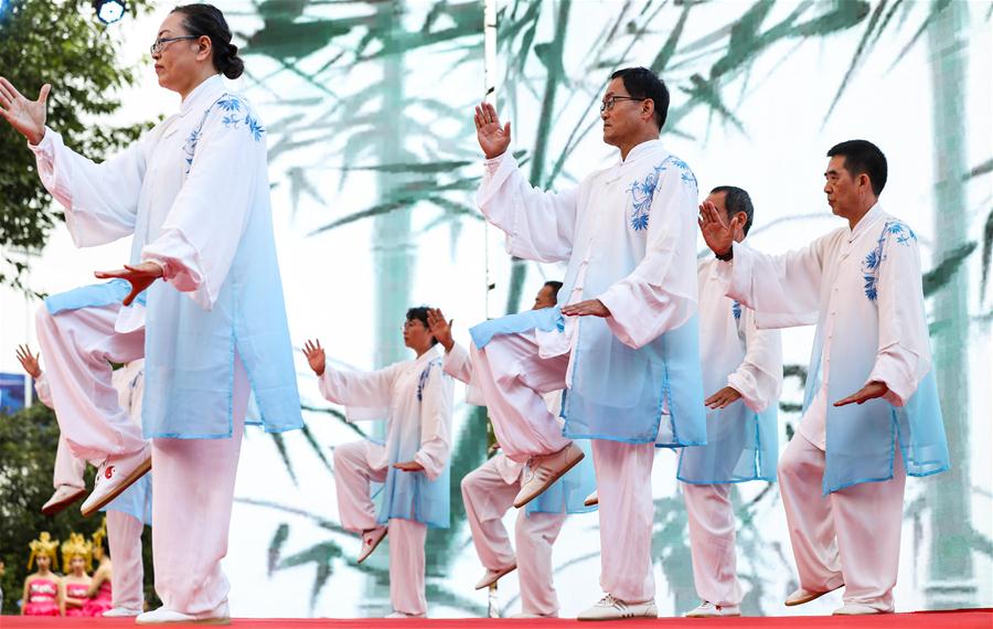 CHINA-CHONGYANG FESTIVAL-CELEBRATION (CN)