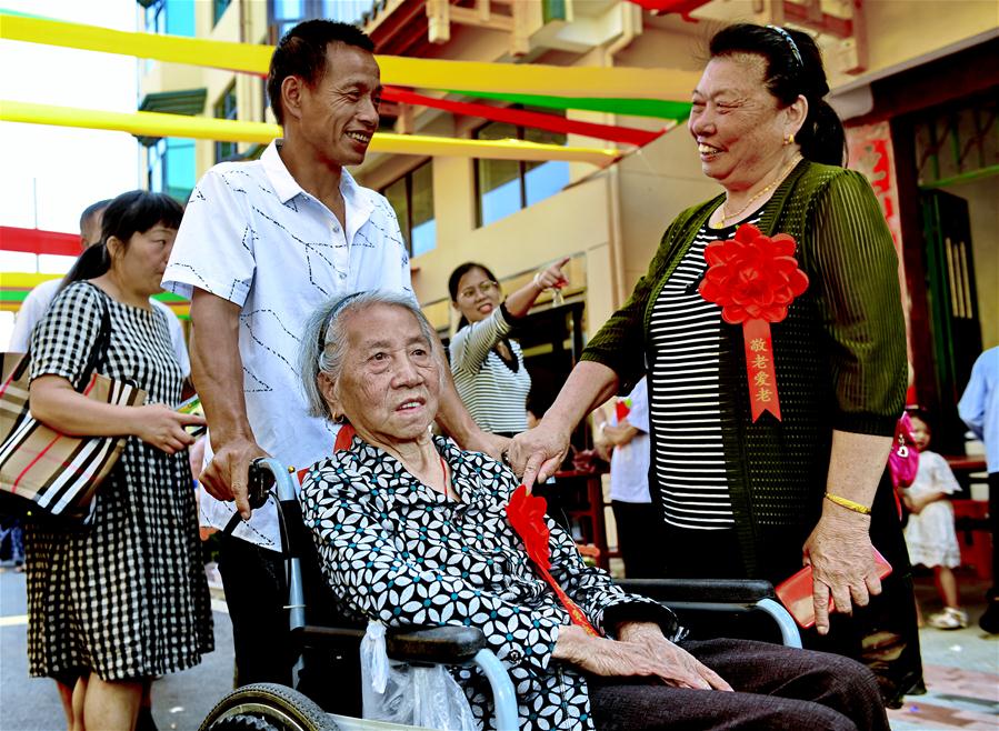 CHINA-CHONGYANG FESTIVAL-CELEBRATION (CN)