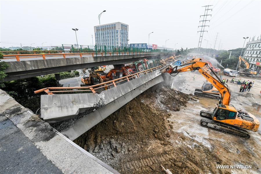 (SPOT NEWS)CHINA-JIANGSU-WUXI-OVERPASS-COLLAPSE(CN)