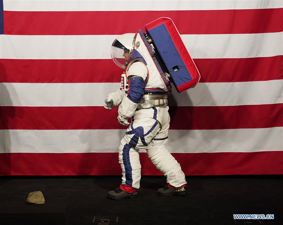 U.S.-WASHINGTON D.C.-NASA-NEW SPACESUITS-LUNAR LANDING