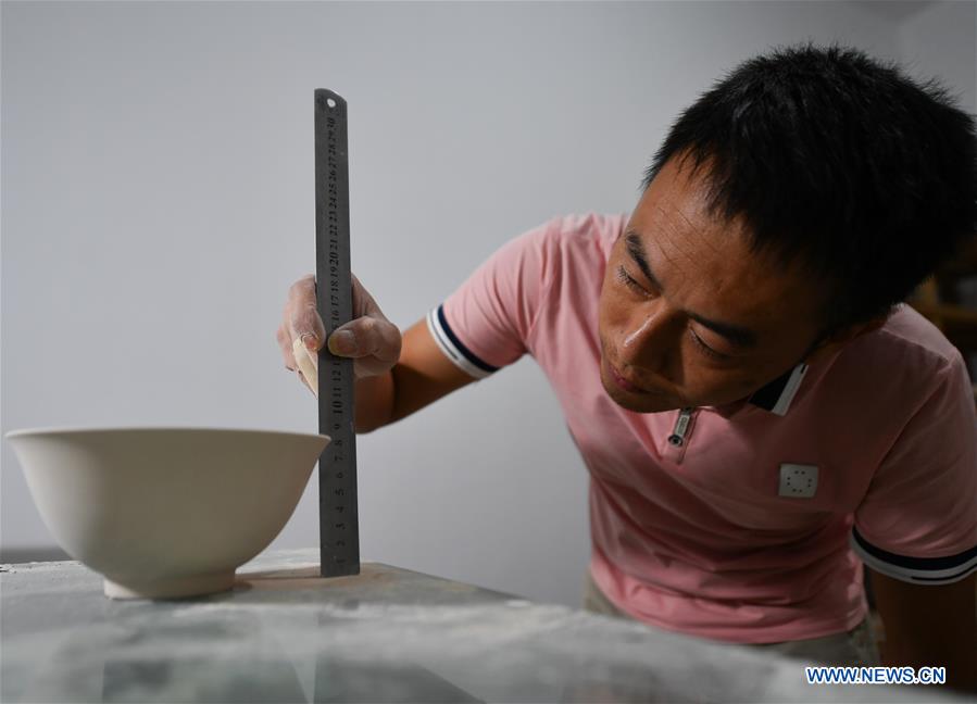 (MASTEROFCRAFTS)CHINA-JIANGXI-JINGDEZHEN-EGG SHELL PORCELAIN MAKERS (CN)