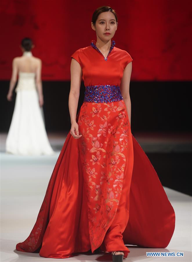 CHINA-JIANGSU-WEDDING DRESS-FASHION SHOW (CN)