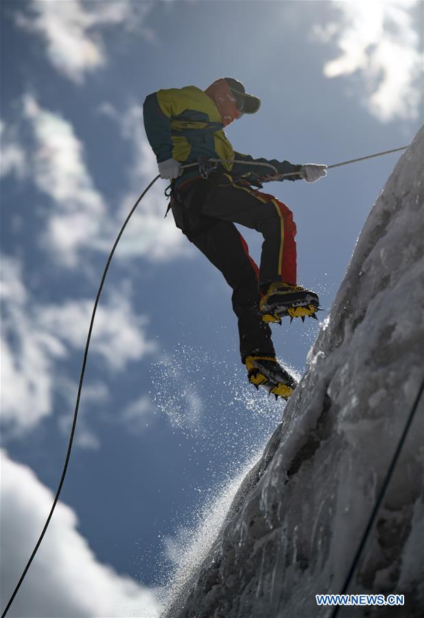 XINHUA PHOTOS OF THE DAY