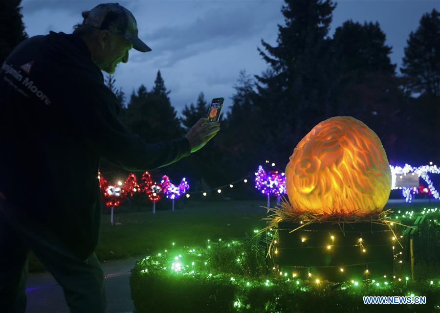 CANADA-VANCOUVER-GLOW IN THE GARDEN