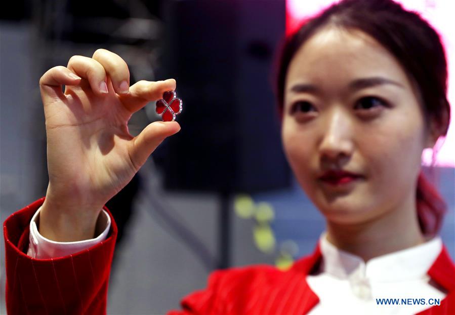 Over 5,800 Volunteers Go on Duty for Second CIIE