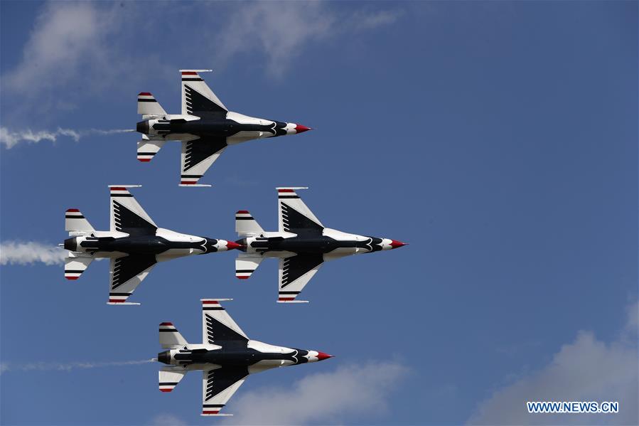 U.S.-HOUSTON-AIRSHOW-THUNDERBIRDS