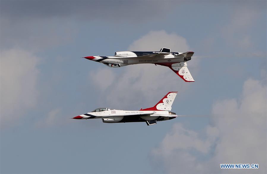 U.S.-HOUSTON-AIRSHOW-THUNDERBIRDS