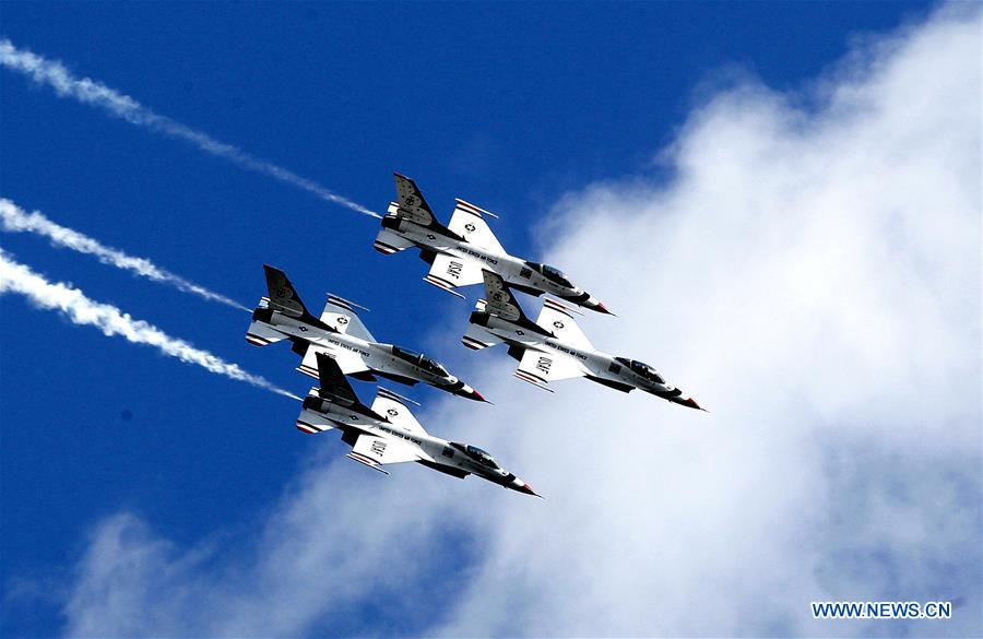 U.S.-HOUSTON-AIRSHOW-THUNDERBIRDS