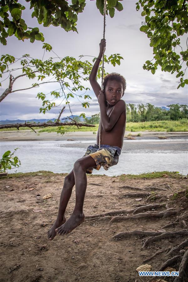 SOLOMON ISLANDS-GUADALCANAL-CHILDREN