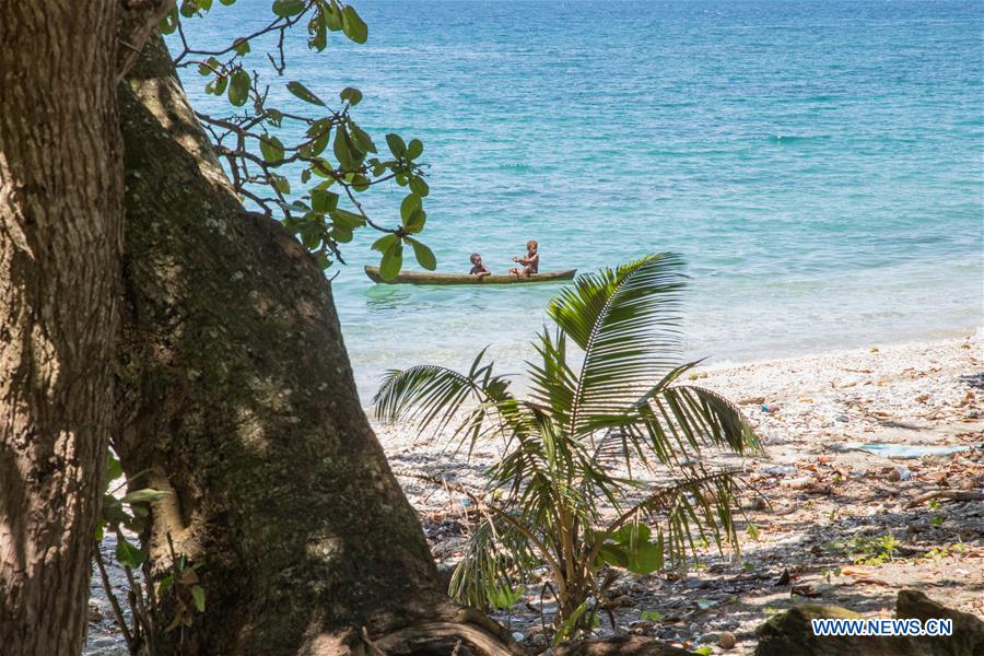 SOLOMON ISLANDS-GUADALCANAL-CHILDREN