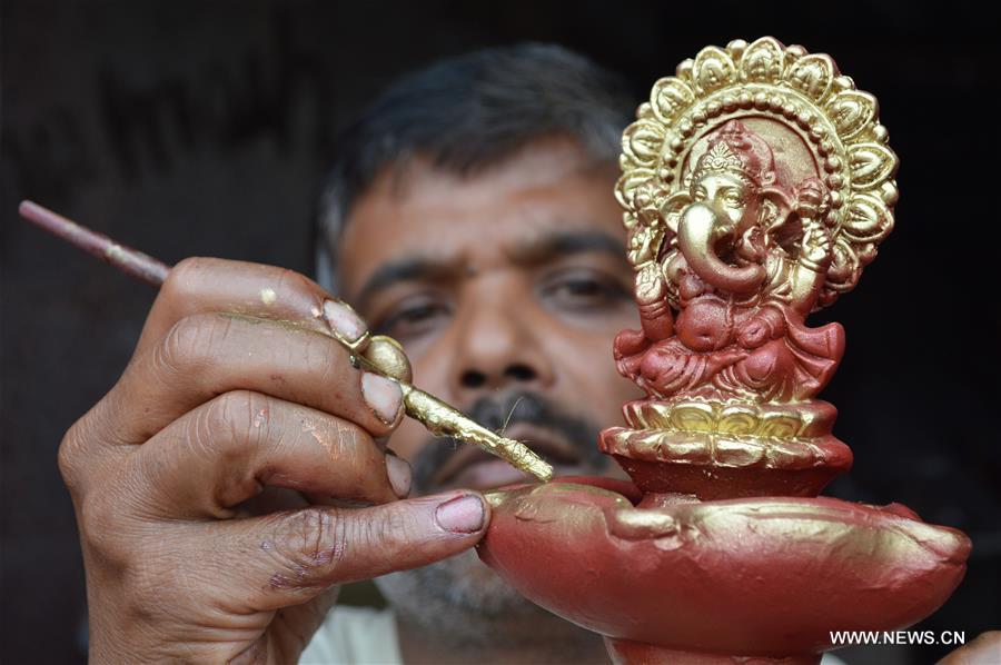 INDIA-BANGALORE-DIWALI FESTIVAL-EARTHEN LAMPS