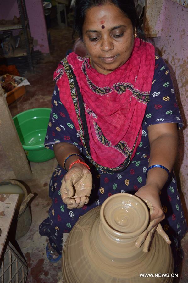 INDIA-BANGALORE-DIWALI FESTIVAL-EARTHEN LAMPS