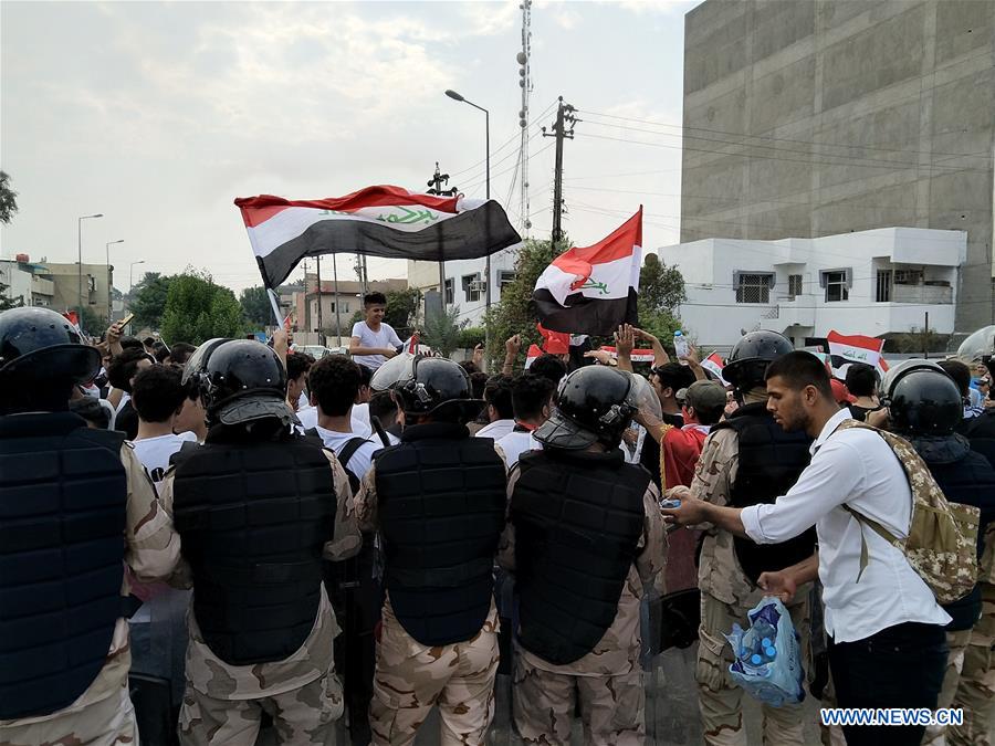 IRAQ-BAGHDAD-PROTEST-CURFEW