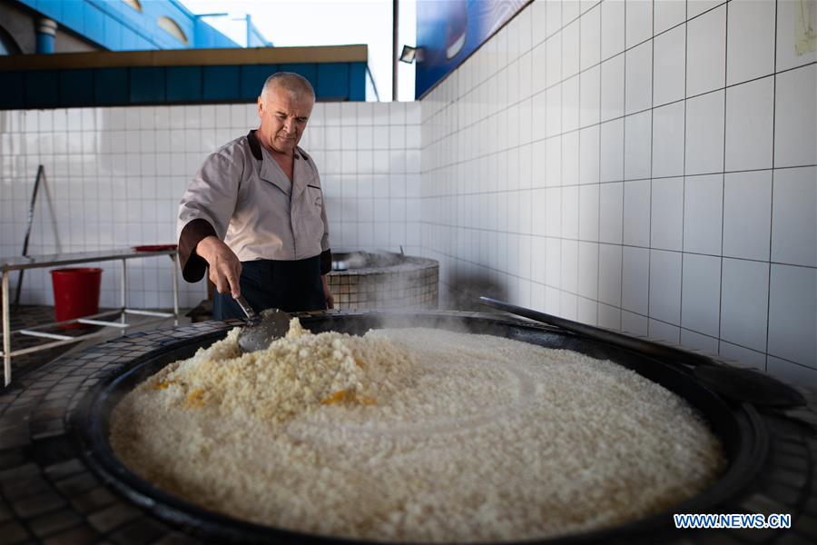 UZBEKISTAN-TASHKENT-FOOD-PLOV