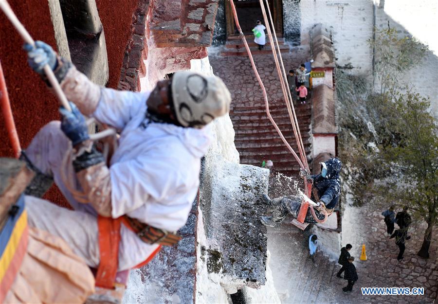 CHINA-LHASA-POTALA PALACE-ANNUAL WHITEWASHING (CN)