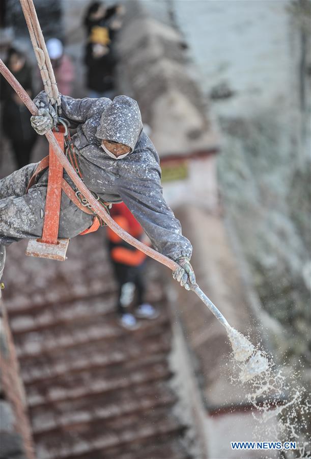 CHINA-LHASA-POTALA PALACE-ANNUAL WHITEWASHING (CN)