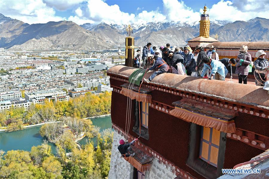 CHINA-LHASA-POTALA PALACE-ANNUAL WHITEWASHING (CN)