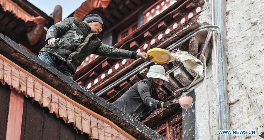 CHINA-LHASA-POTALA PALACE-ANNUAL WHITEWASHING (CN)