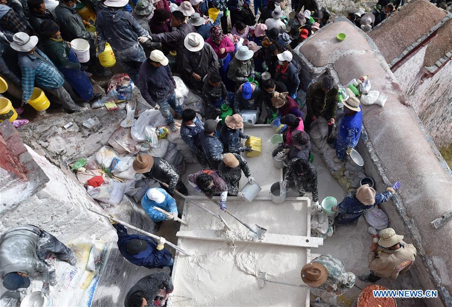 CHINA-LHASA-POTALA PALACE-ANNUAL WHITEWASHING (CN)