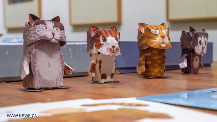 CHINA-FORBIDDEN CITY-ROYAL CAT FAMILY-CULTURAL CREATIONS (CN)