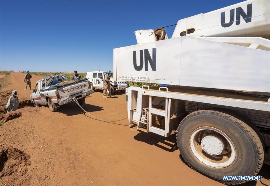 SUDAN-DARFUR-CHINESE PEACEKEEPERS-TRAPPED VEHICLE-RESCUE