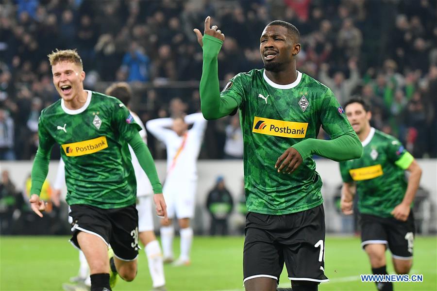 (SP)GERMANY-MONCHENGLADBACH-SOCCER-UEFA-EUROPA LEAGUE-MONCHENGLADBACH VS ROMA