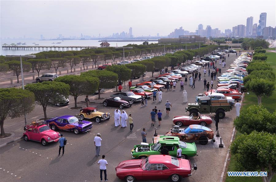 KUWAIT-KUWAIT CITY-VINTAGE CAR-SHOW