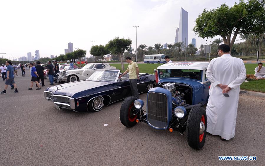 KUWAIT-KUWAIT CITY-VINTAGE CAR-SHOW