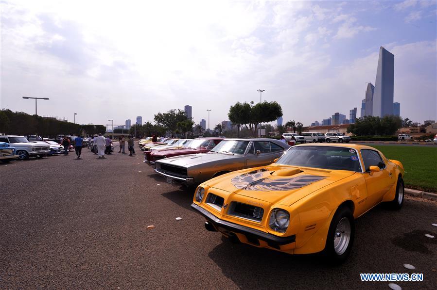 KUWAIT-KUWAIT CITY-VINTAGE CAR-SHOW
