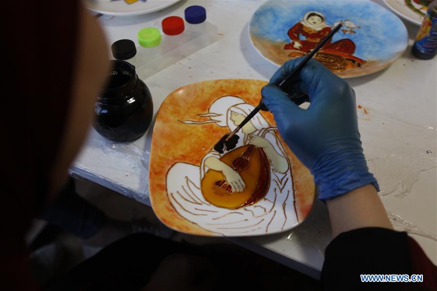 MIDEAST-NABLUS-PAINTING-TRAINING