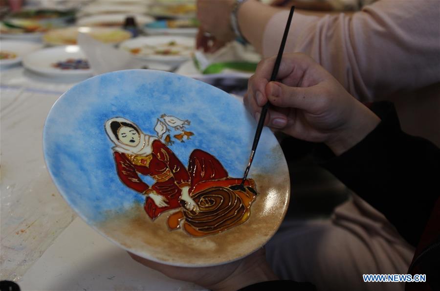 MIDEAST-NABLUS-PAINTING-TRAINING