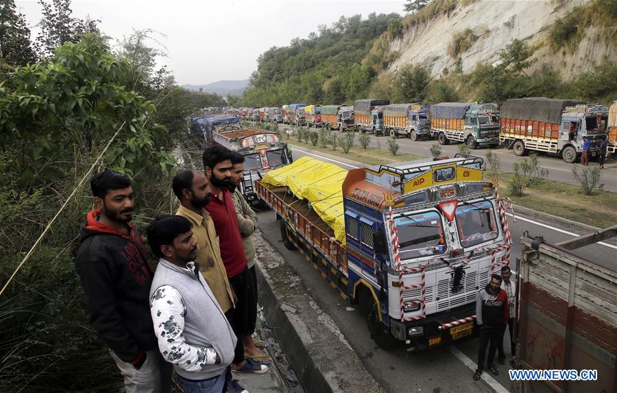 KASHMIR-JAMMU-HIGHWAY-CLOSED