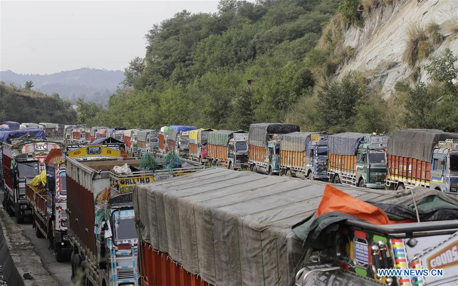 KASHMIR-JAMMU-HIGHWAY-CLOSED