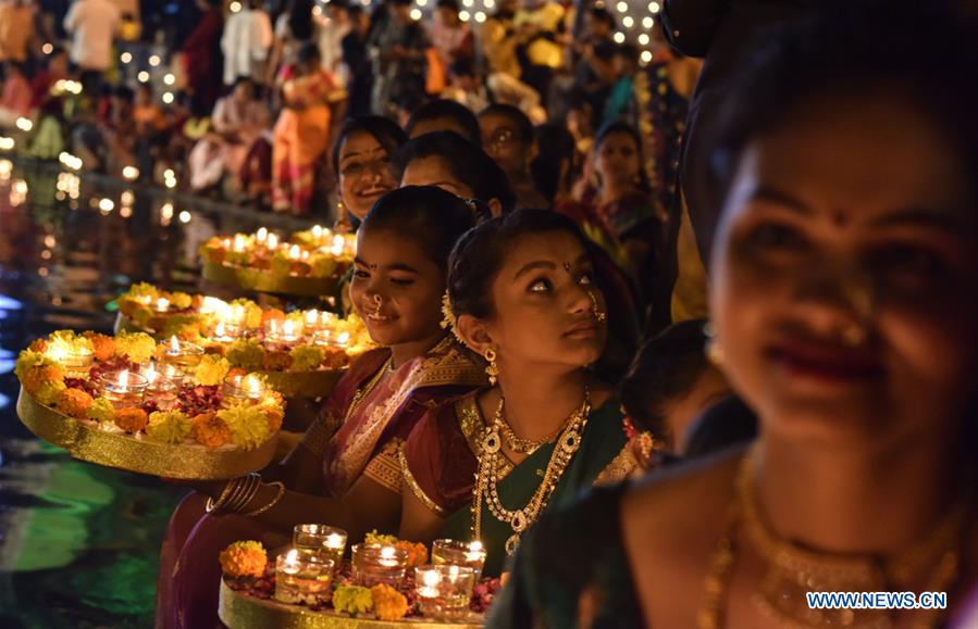 INDIA-MUMBAI-LAMPS FESTIVAL