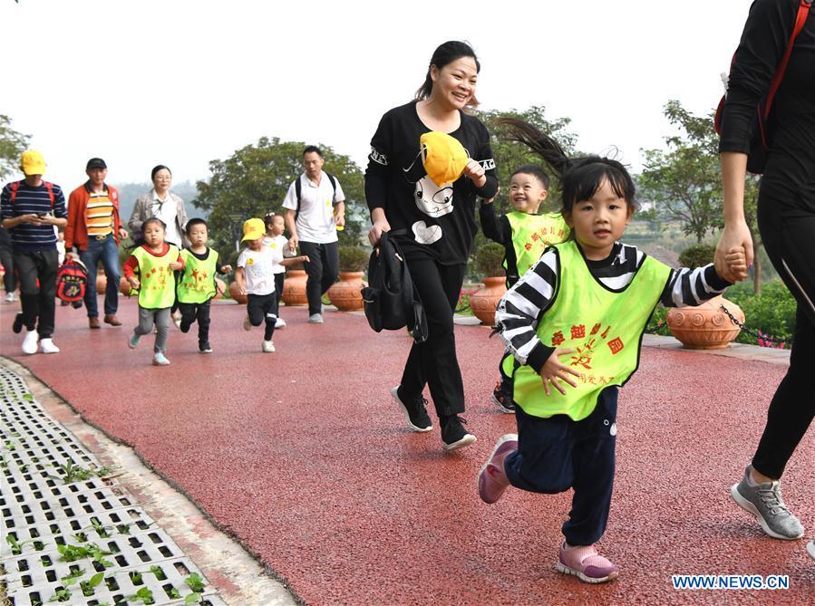 CHINA-GUANGXI-NANNING-PARENT-CHILD MARATHON (CN)