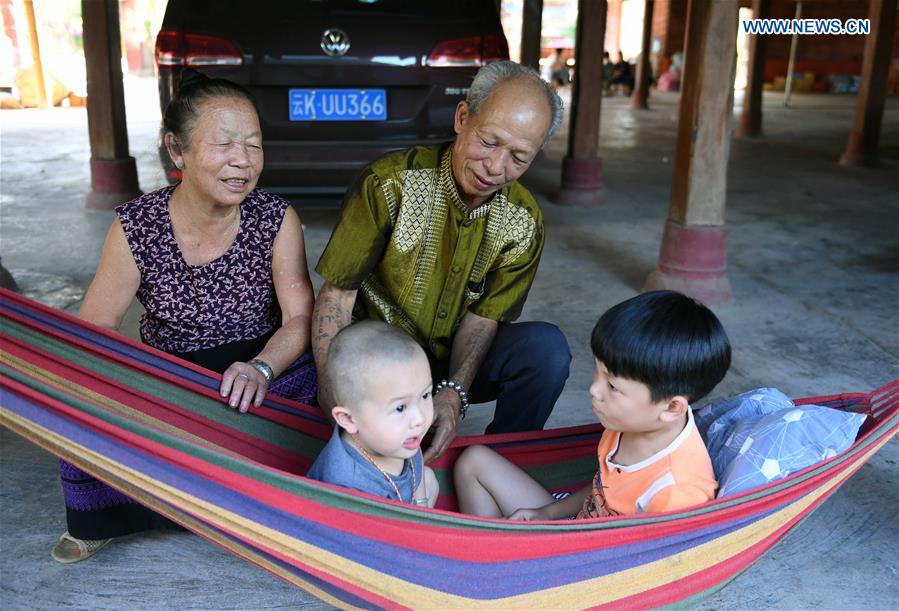 CHINA-YUNNAN-MENGLA-DAI FAMILY-DAILY LIFE (CN)
