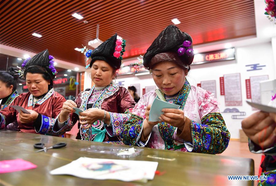 Rural Women in Guangxi Trained in Embroidery to Improve Ability to Get Rid of Poverty