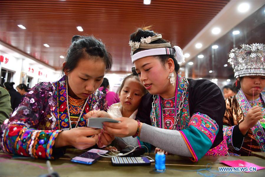 Rural Women in Guangxi Trained in Embroidery to Improve Ability to Get Rid of Poverty