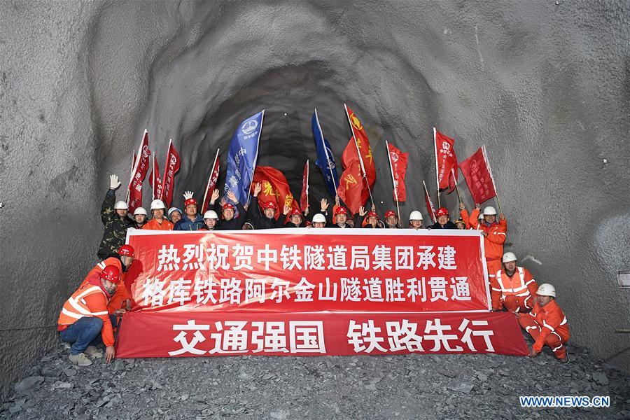 CHINA-XINJIANG-ALTUN MOUNTAINS-TUNNEL-COMPLETION (CN)