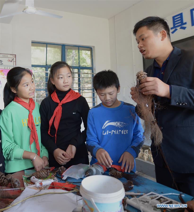 CHINA-HUNAN-CHANGSHA-RURAL SCHOOL-ART LESSON (CN)