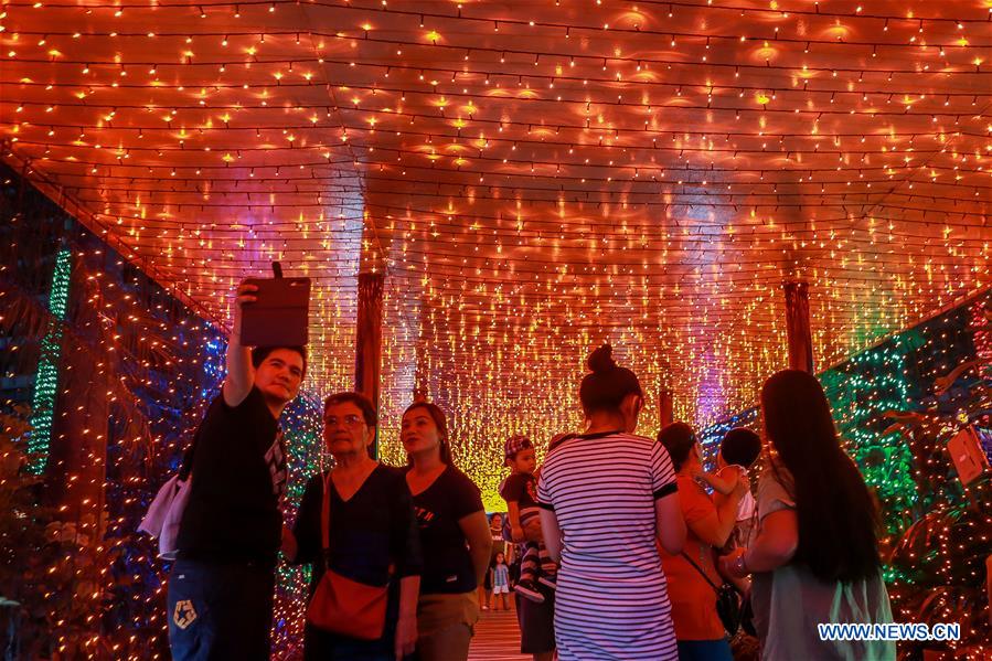PHILIPPINES-QUEZON CITY-CHRISTMAS LIGHTS