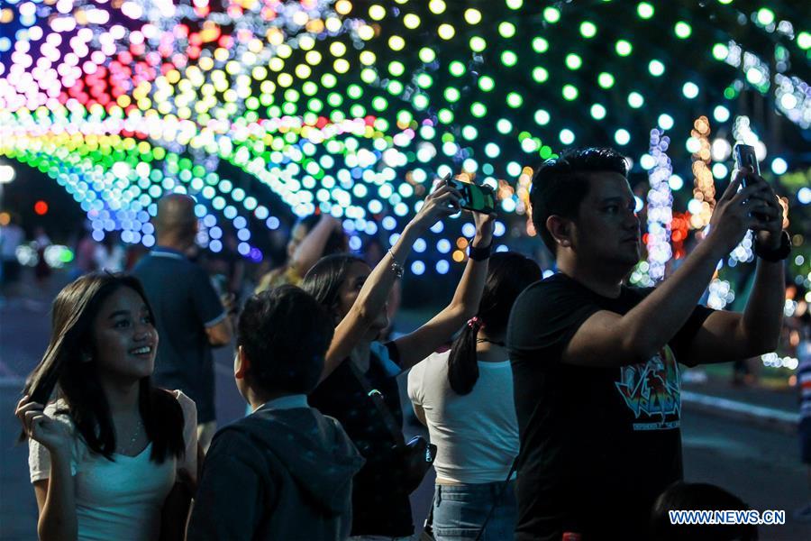 PHILIPPINES-QUEZON CITY-CHRISTMAS LIGHTS