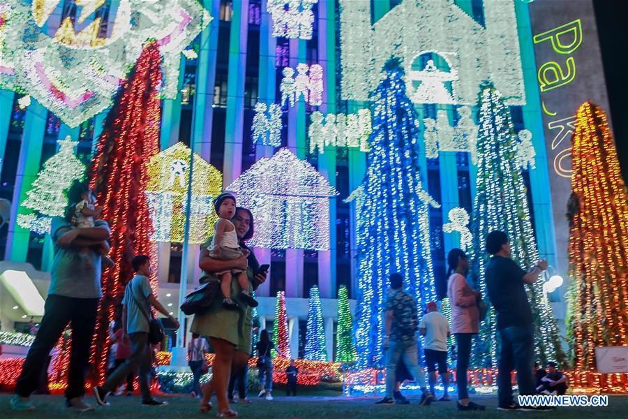 PHILIPPINES-QUEZON CITY-CHRISTMAS LIGHTS