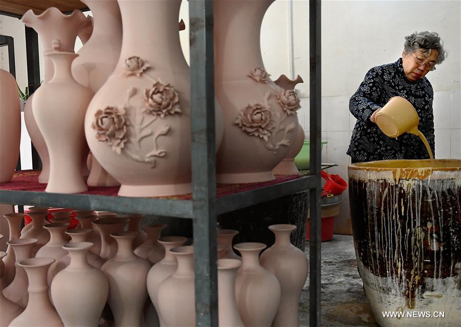 CHINA-HENAN-RU PORCELAIN (CN)