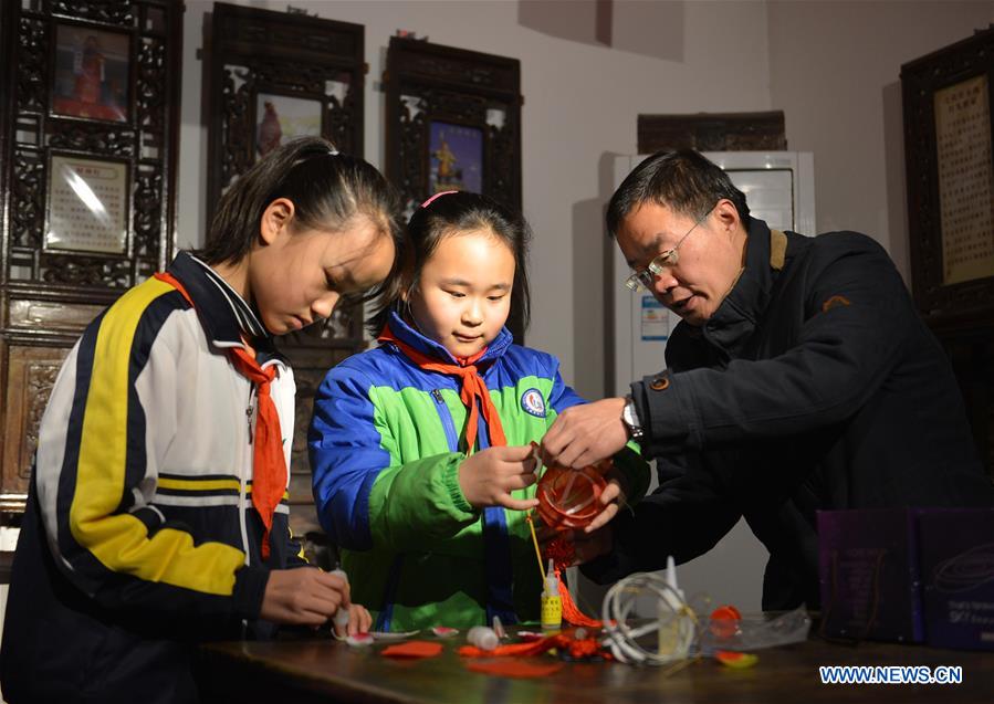 CHINA-HENAN-KAIFENG-TRADITIONAL LANTERNS (CN)