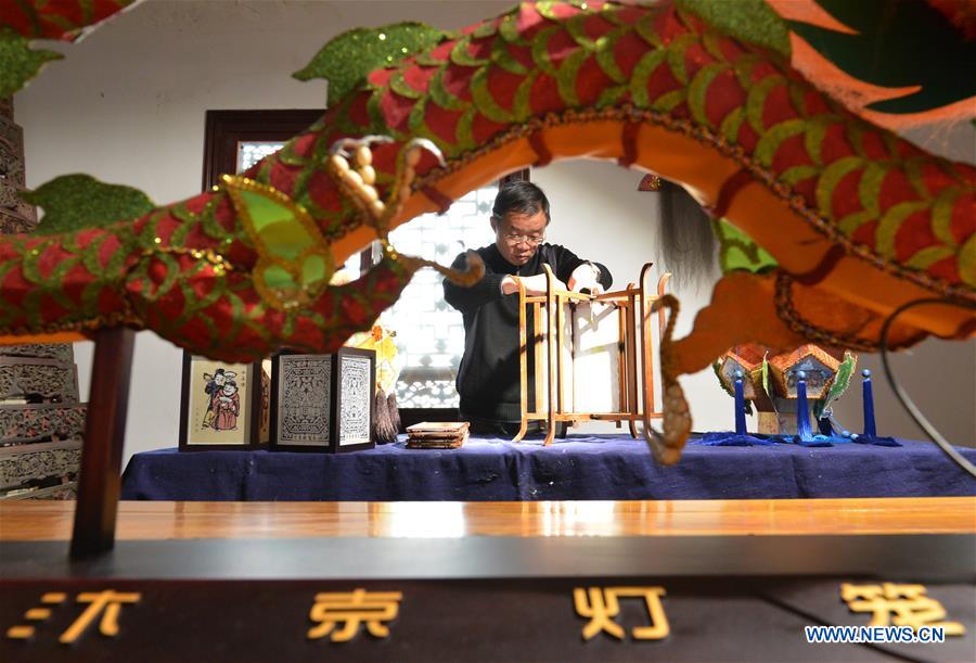 CHINA-HENAN-KAIFENG-TRADITIONAL LANTERNS (CN)