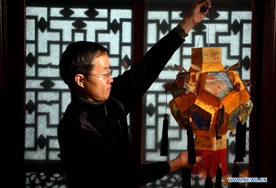 CHINA-HENAN-KAIFENG-TRADITIONAL LANTERNS (CN)