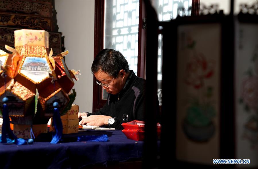 CHINA-HENAN-KAIFENG-TRADITIONAL LANTERNS (CN)